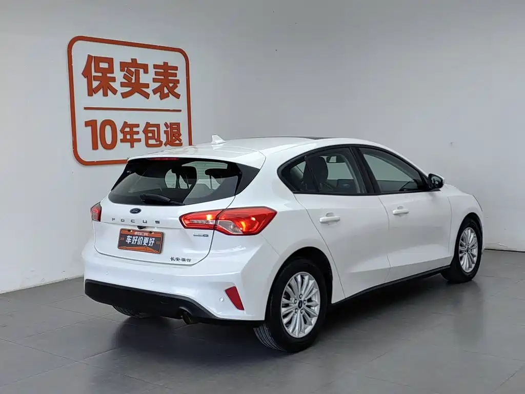Фото 2 - Ford Focus