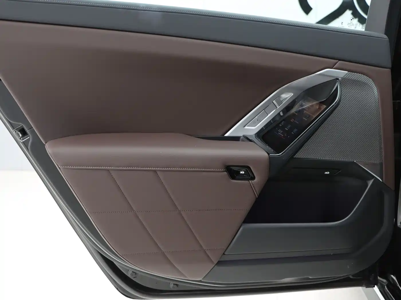BMW 7 Series 2023 Model 735Li Luxury Package фото 28