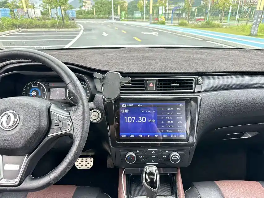 Dongfeng Fengguang Fengguang 580 2018 2017 1.5T CVT Comfort Version