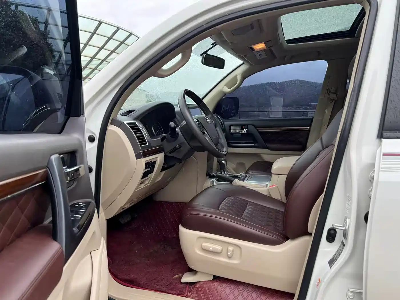 Toyota Land Cruiser (Import) 2015 4.6L V8 Middle East Limited Edition фото 8