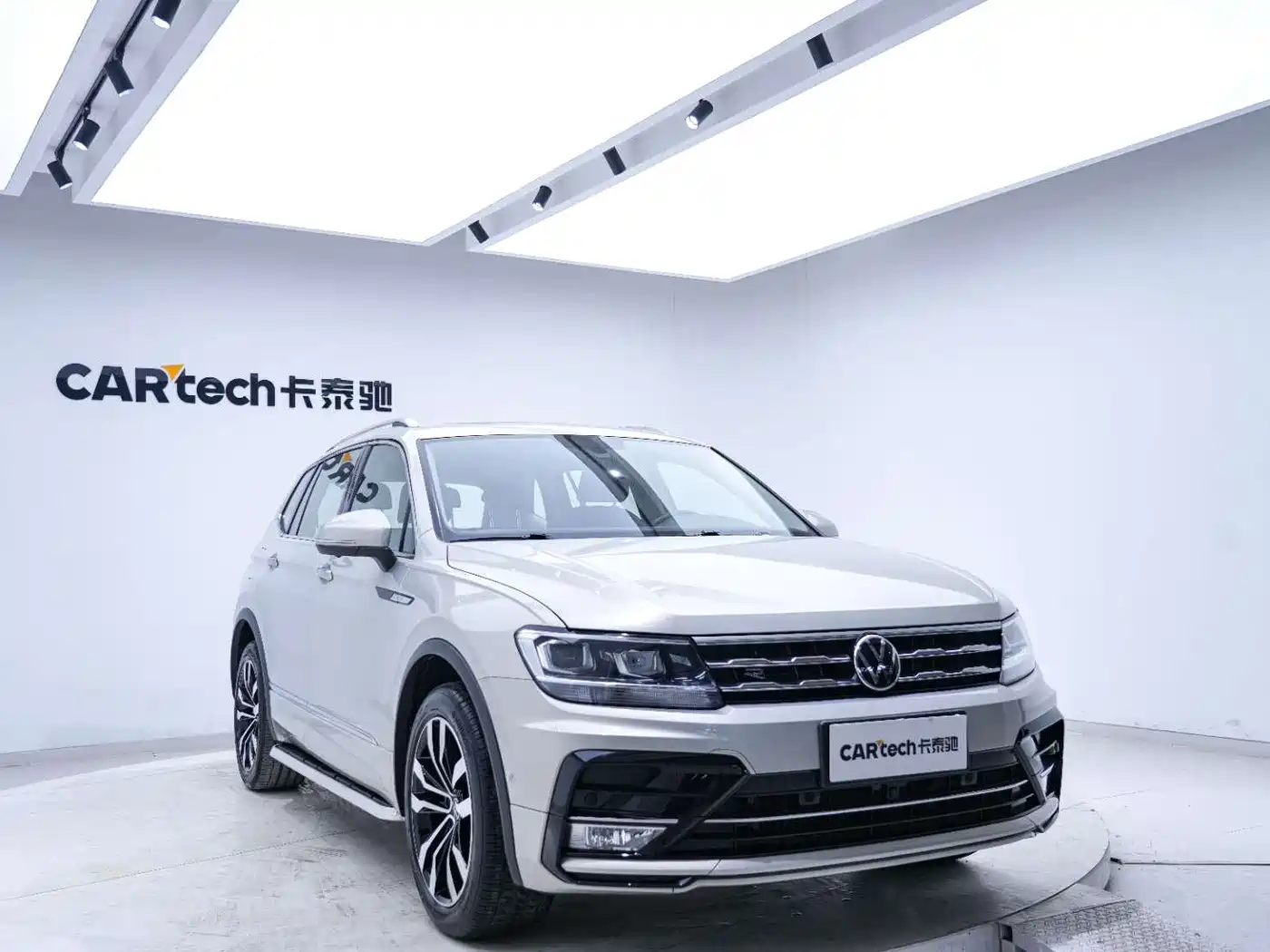 Volkswagen Tiguan L 2021 330TSI Automatic 2WD R-Line Premium фото 6