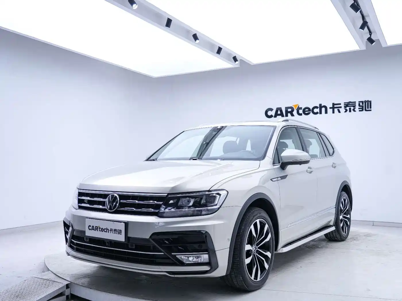 Volkswagen Tiguan L 2021 330TSI Automatic 2WD R-Line Premium фото 10