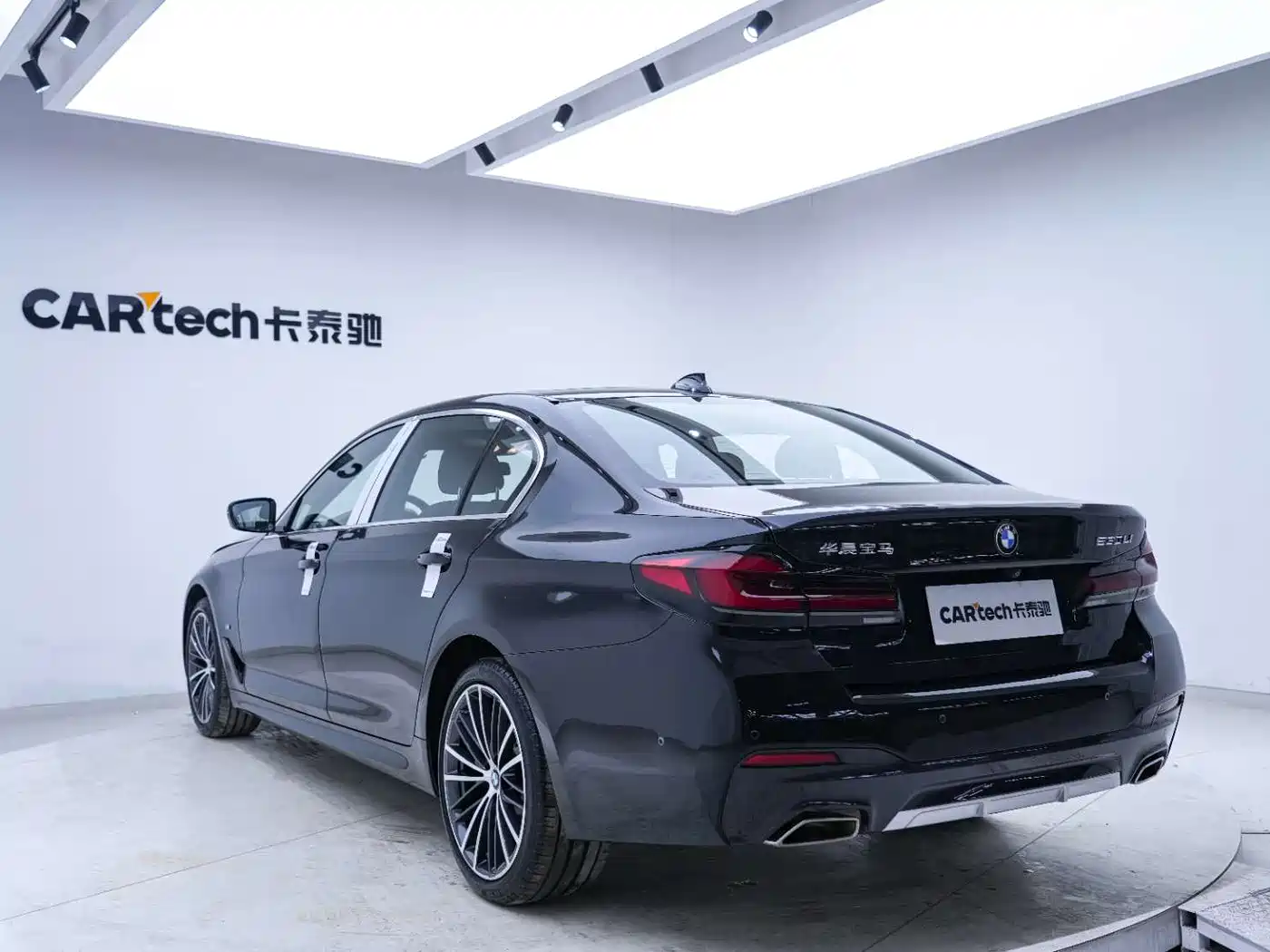 BMW 5 Series 2021 530Li Leading M Sport Package фото 16