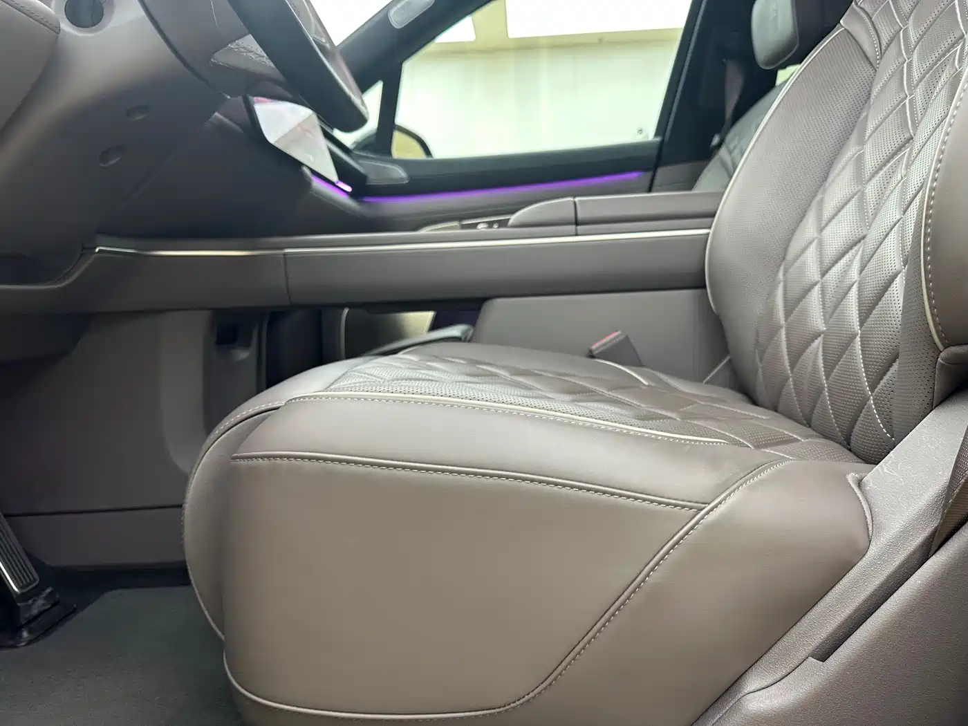 NIO ES8 2025 2025 Model 6-Seat Executive Luxury Edition