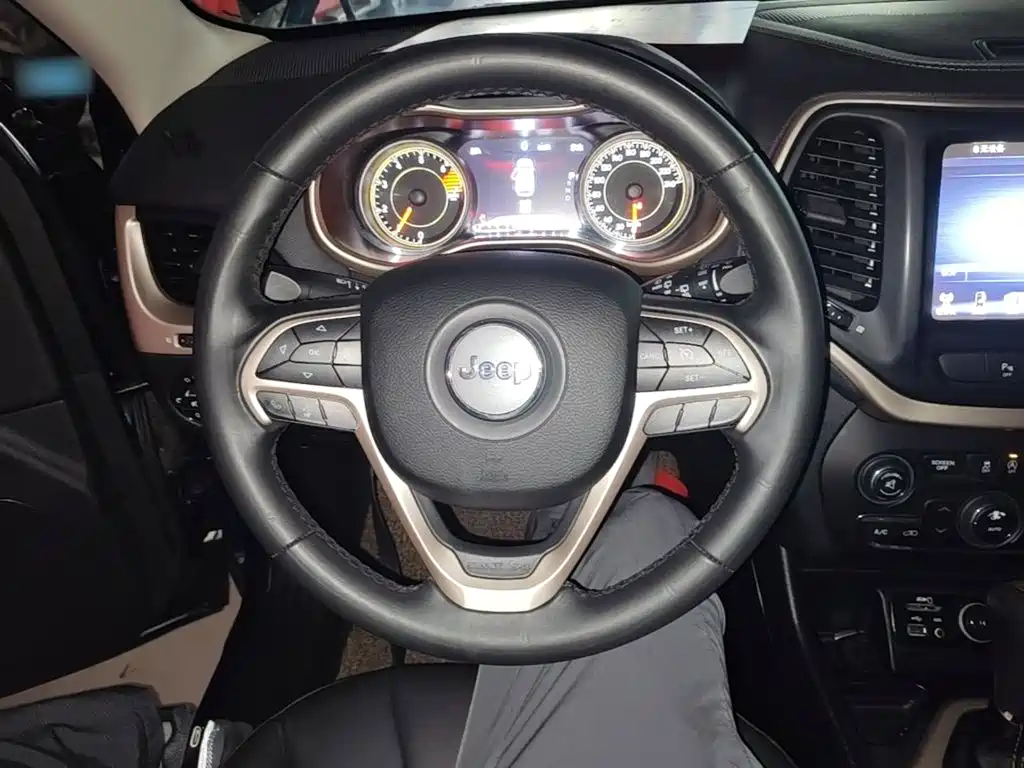 Jeep Cherokee 2018 2017 2.4L Leading Smart Edition