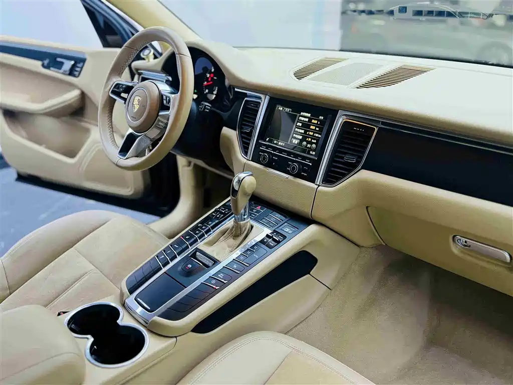 Porsche Macan 2016 Macan 2.0T фото 10