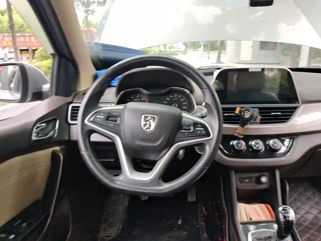 Baojun 310W 2017 2017 1.5L Manual Fashion Edition (China V)