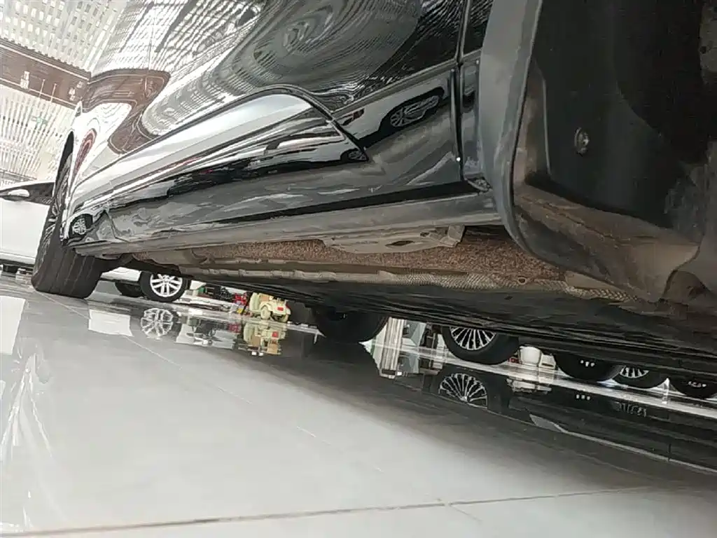 Denza D9 2022 DM-i 970 AWD Flagship фото 21