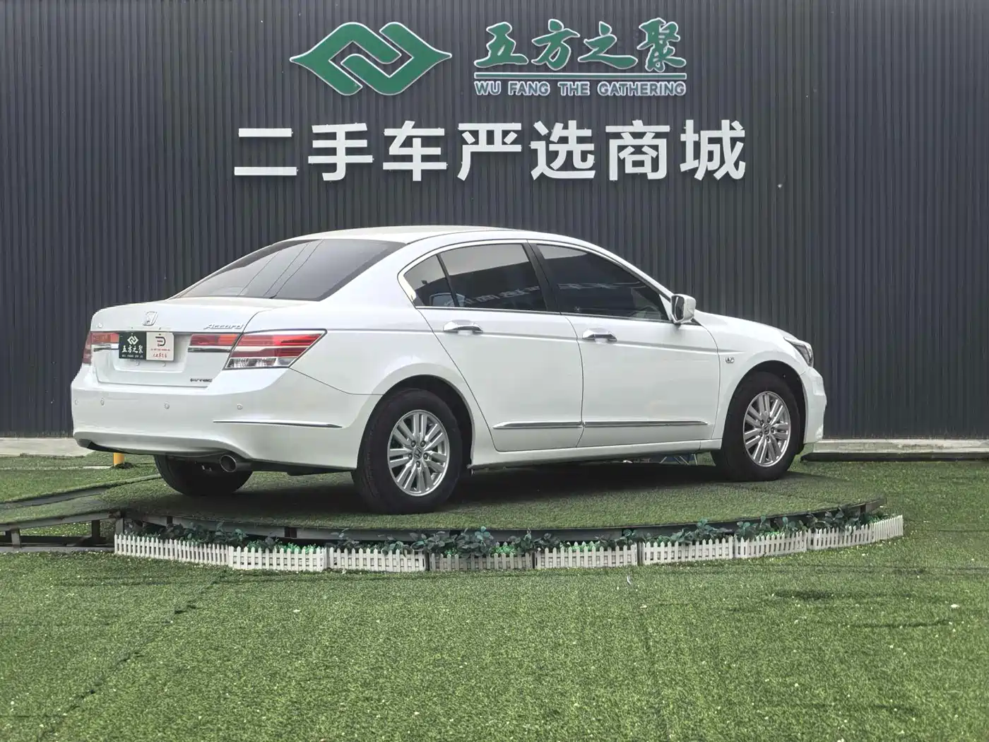 Фото 18 - Honda Accord