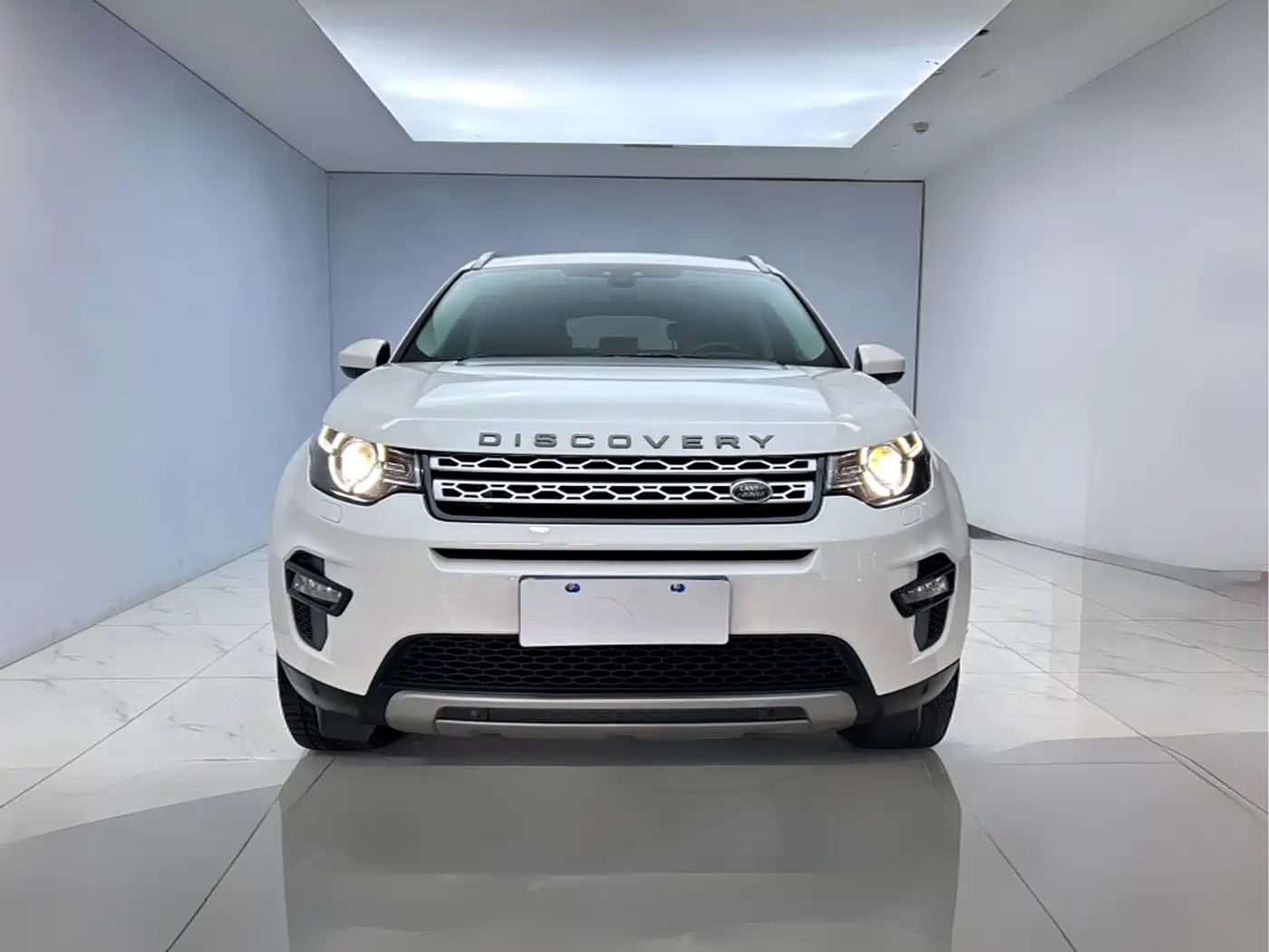 Land Rover Discovery Sport 2018 240PS HSE Edition фото 2