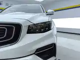 Photo 5 - Geely Atlas