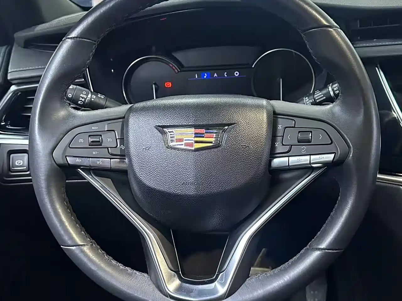CADILLAC XT6