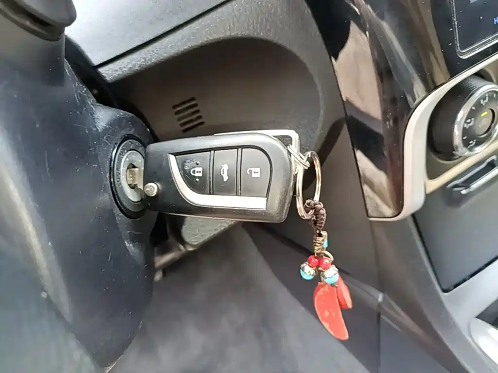 Фото 9 - Toyota Corolla
