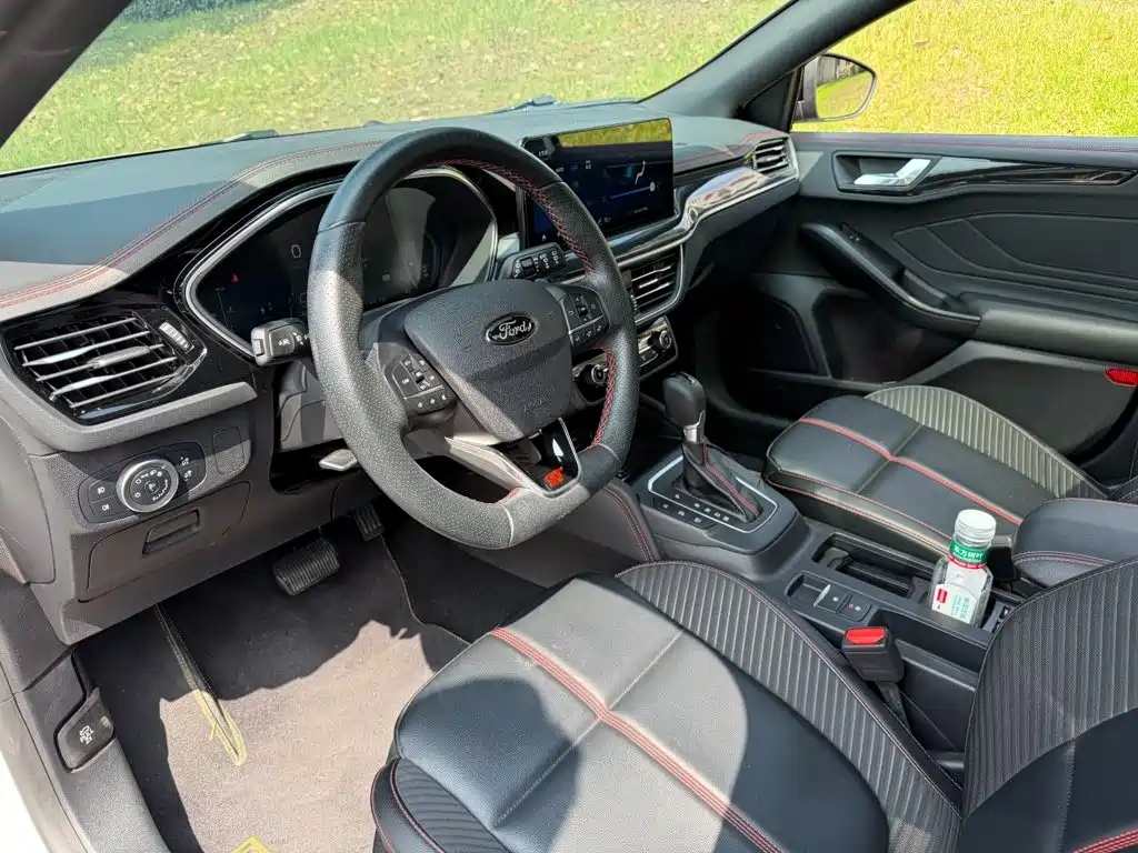 Ford Focus 2023 2022 Hatchback EcoBoost 180 Automatic ST Line