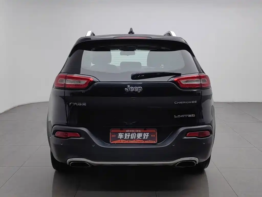Фото 4 - Jeep Cherokee