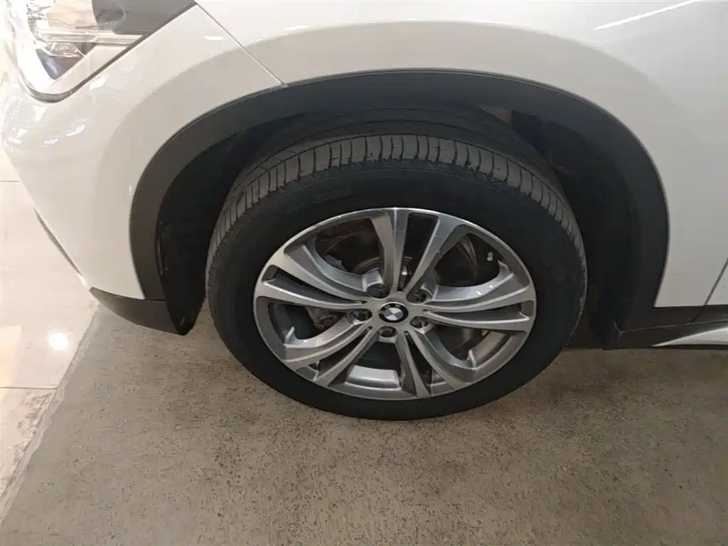 BMW X1 2018 sDrive18Li Premium Model фото 23