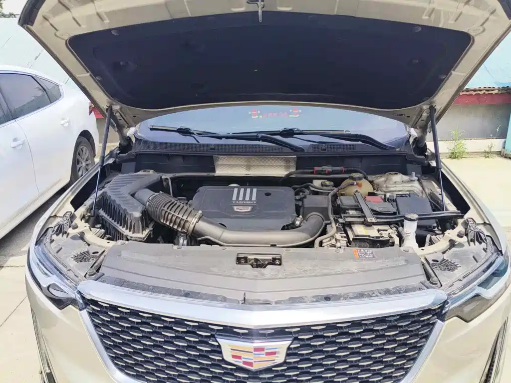 Photo 3 - Cadillac XT6