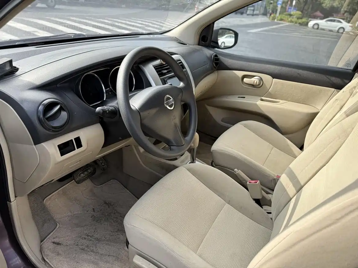 Nissan Livina 2014 2013 1.6XE CVT Comfort