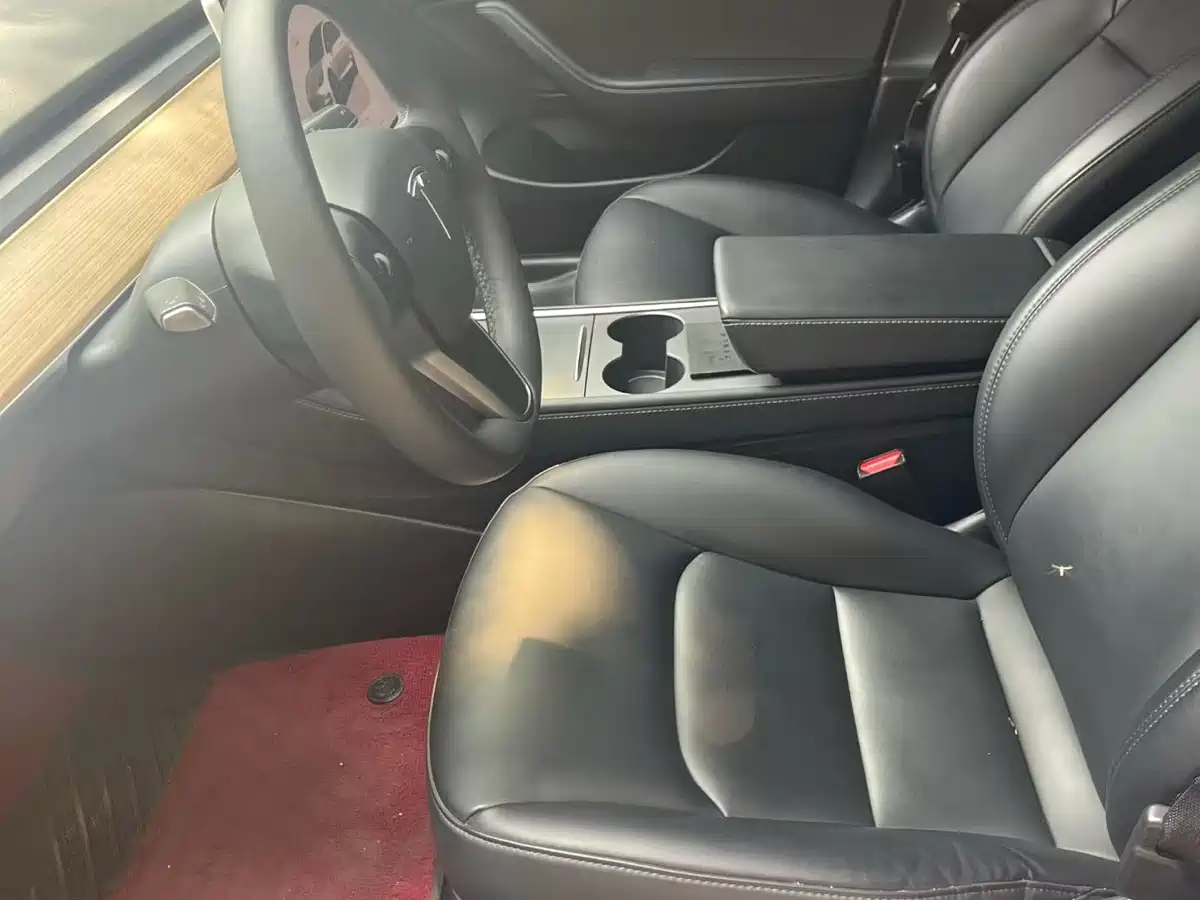 Photo 4 - Tesla Model 3