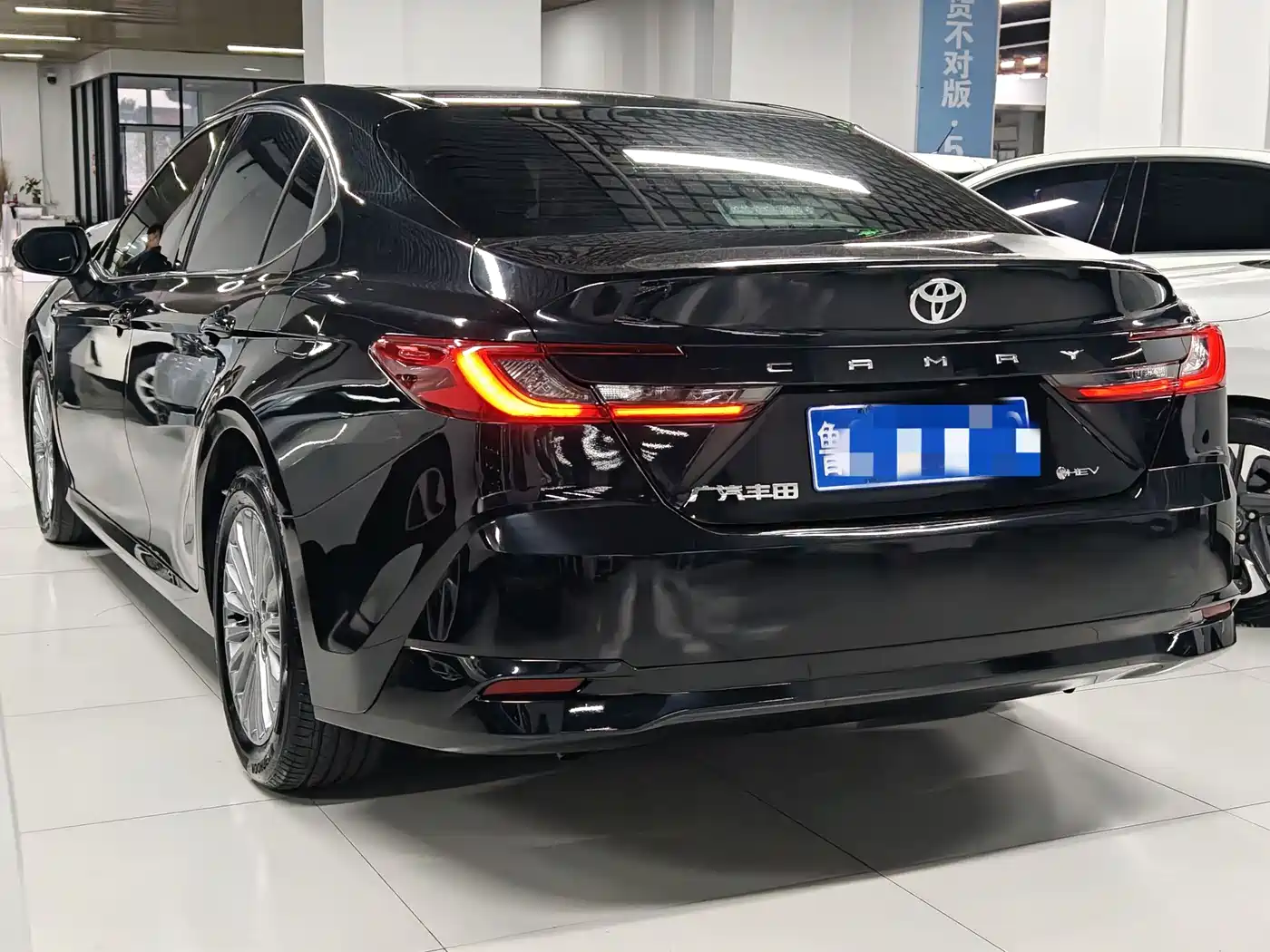 Toyota Camry 2024 Hybrid 2.0HE Elite Edition фото 4