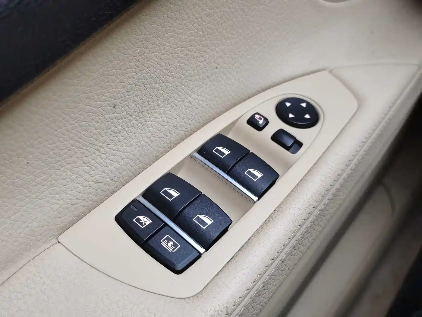 BMW 7 Series 2011 730Li Elegance фото 17