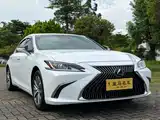 Фото 3 - Lexus ES