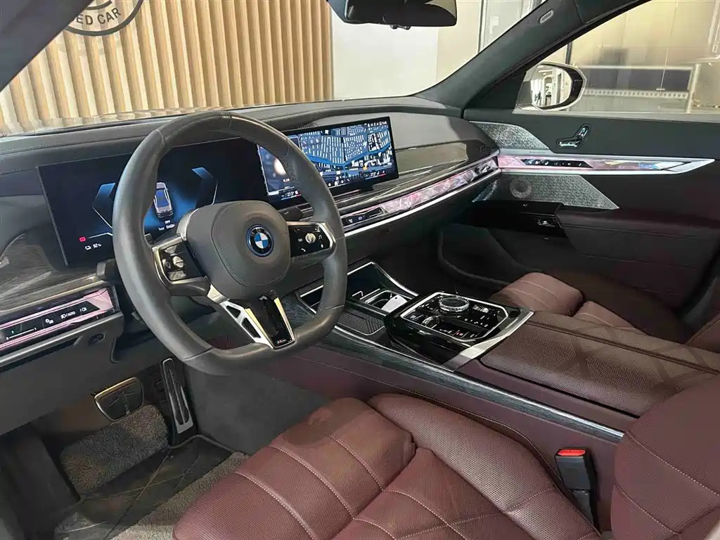 BMW I7