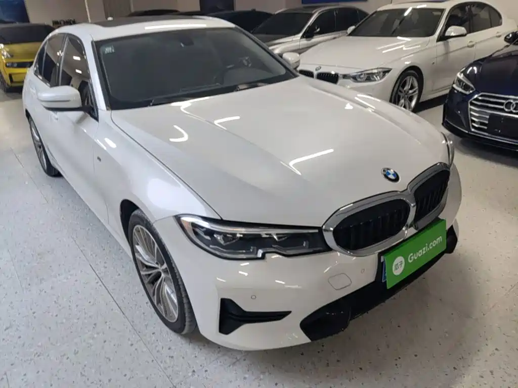 Photo 4 - BMW 3 Series
