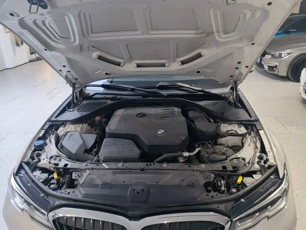 Photo 20 - BMW 3 Series