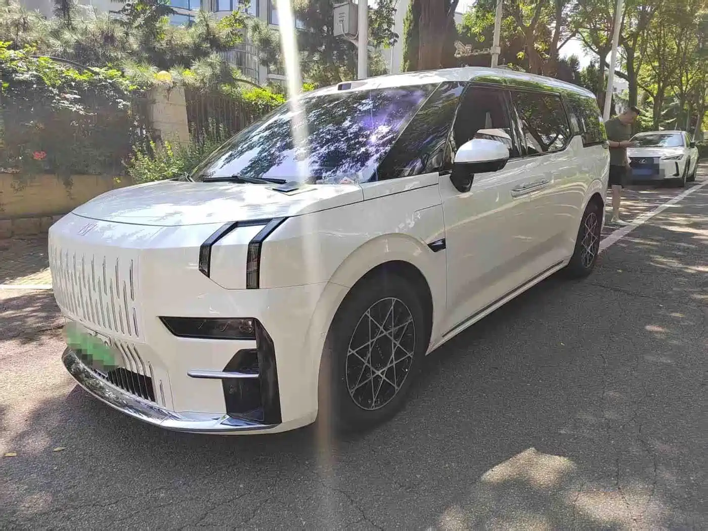 ZEEKR 009 2025 2024 6-Seat Executive AWD Version 140kWh