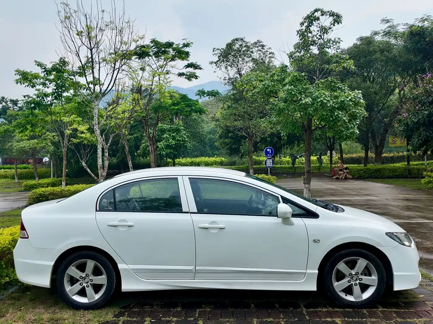 CIIMO CIIMO 2012 2012 1.8L Automatic