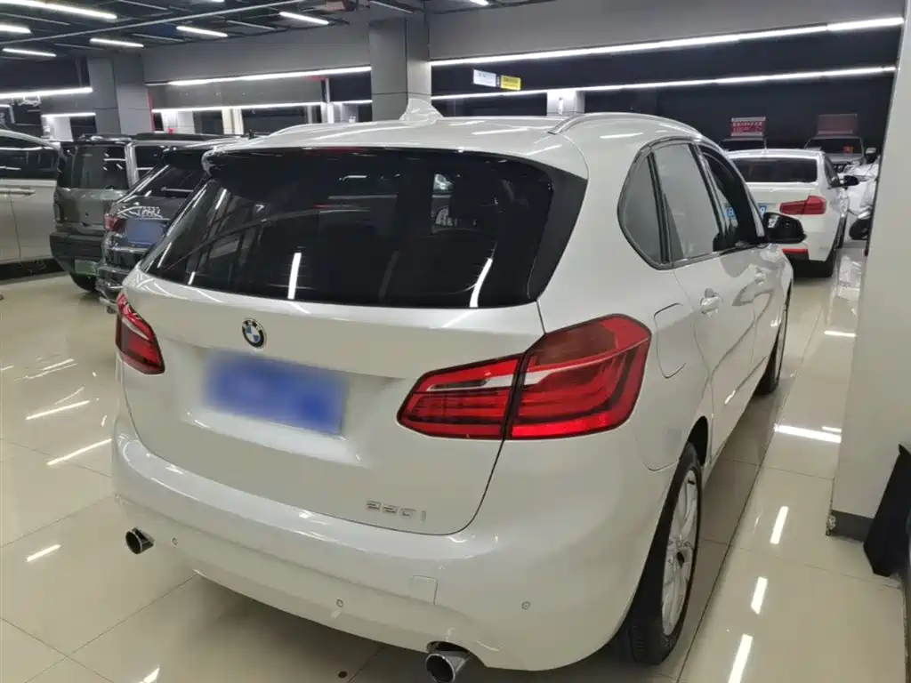 BMW 2 Series Touring 2016 220i Leading Model фото 7