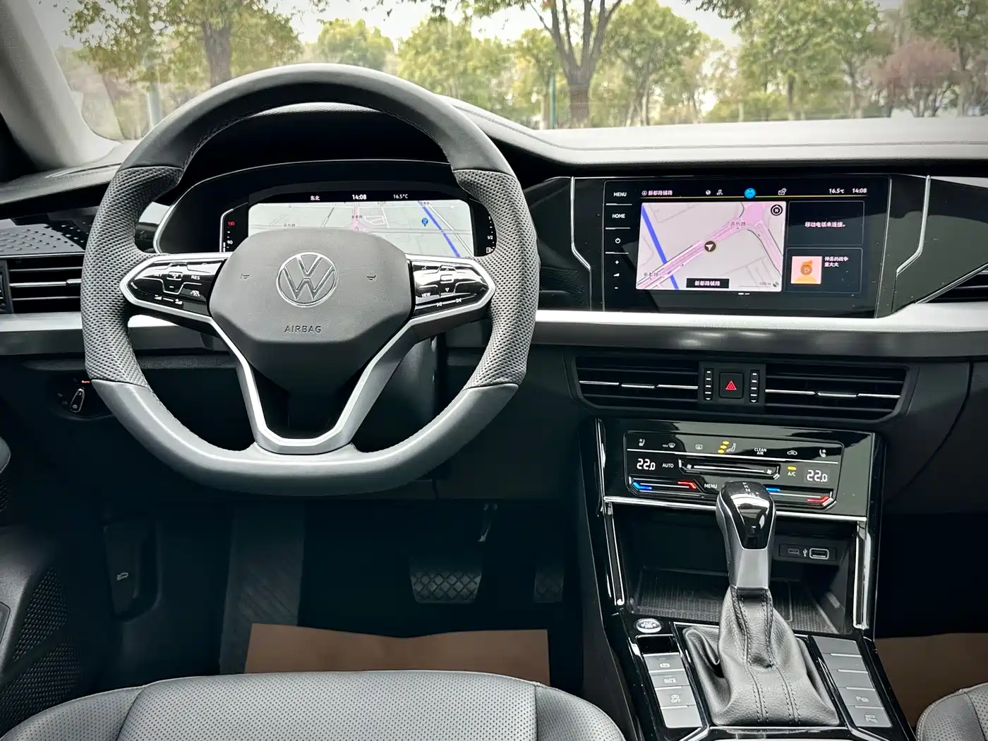 Volkswagen Passat 2024 380TSI Luxury фото 18