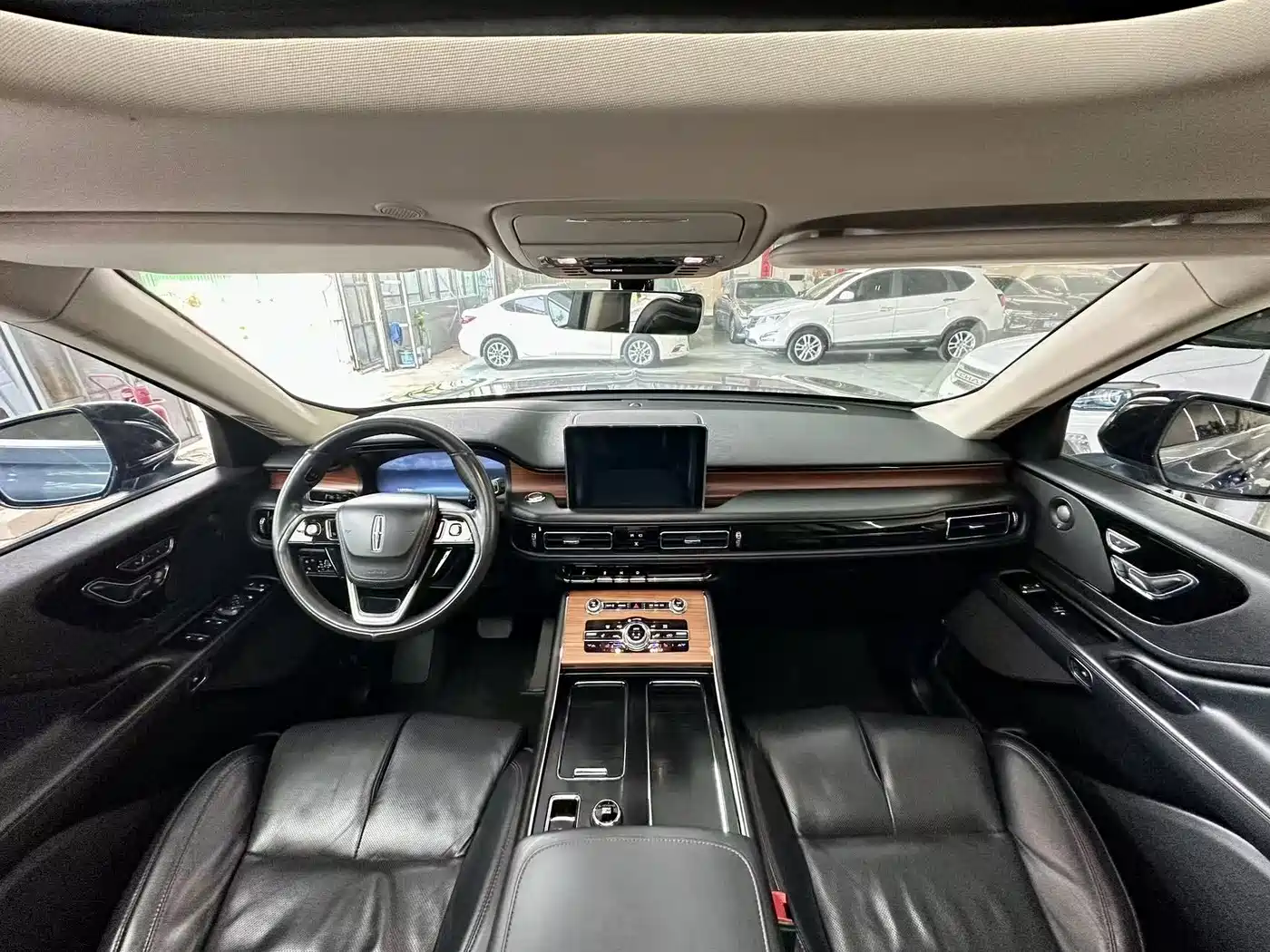 Lincoln Aviator (Import) 2020 3.0T V6 AWD Premium Luxury Edition фото 13