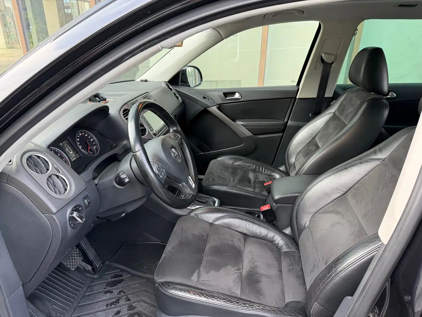 Volkswagen Tiguan 2010 2.0TSI Automatic AWD Flagship Navigation фото 8