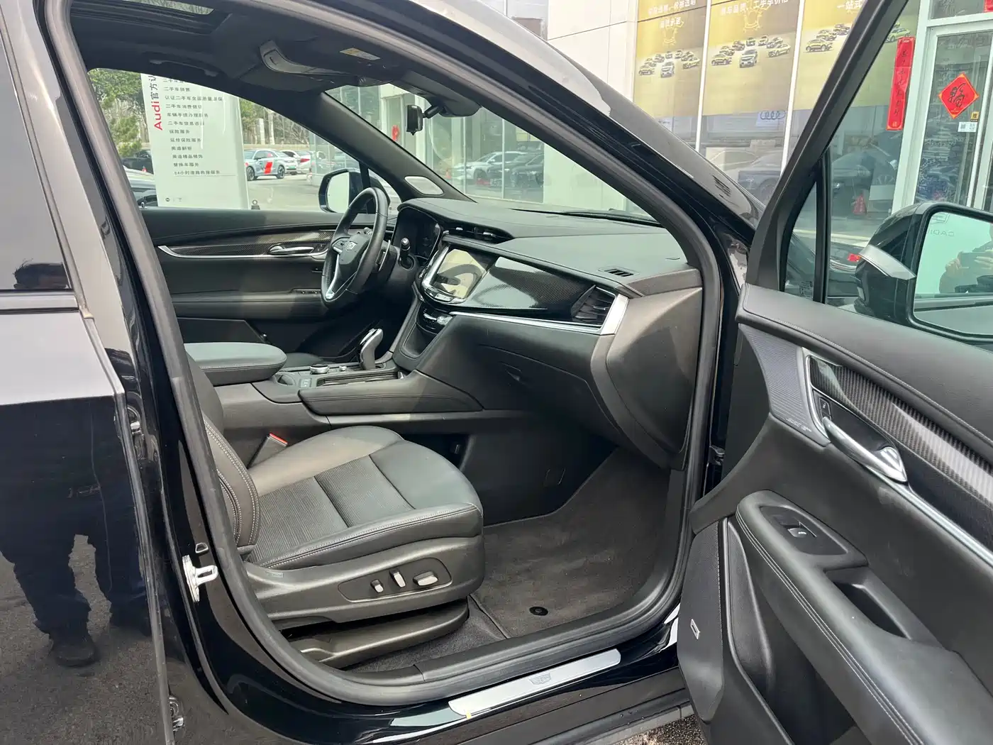 Cadillac XT6 2025 2.0T 6-Seater AWD Executive Black Label Edition фото 21