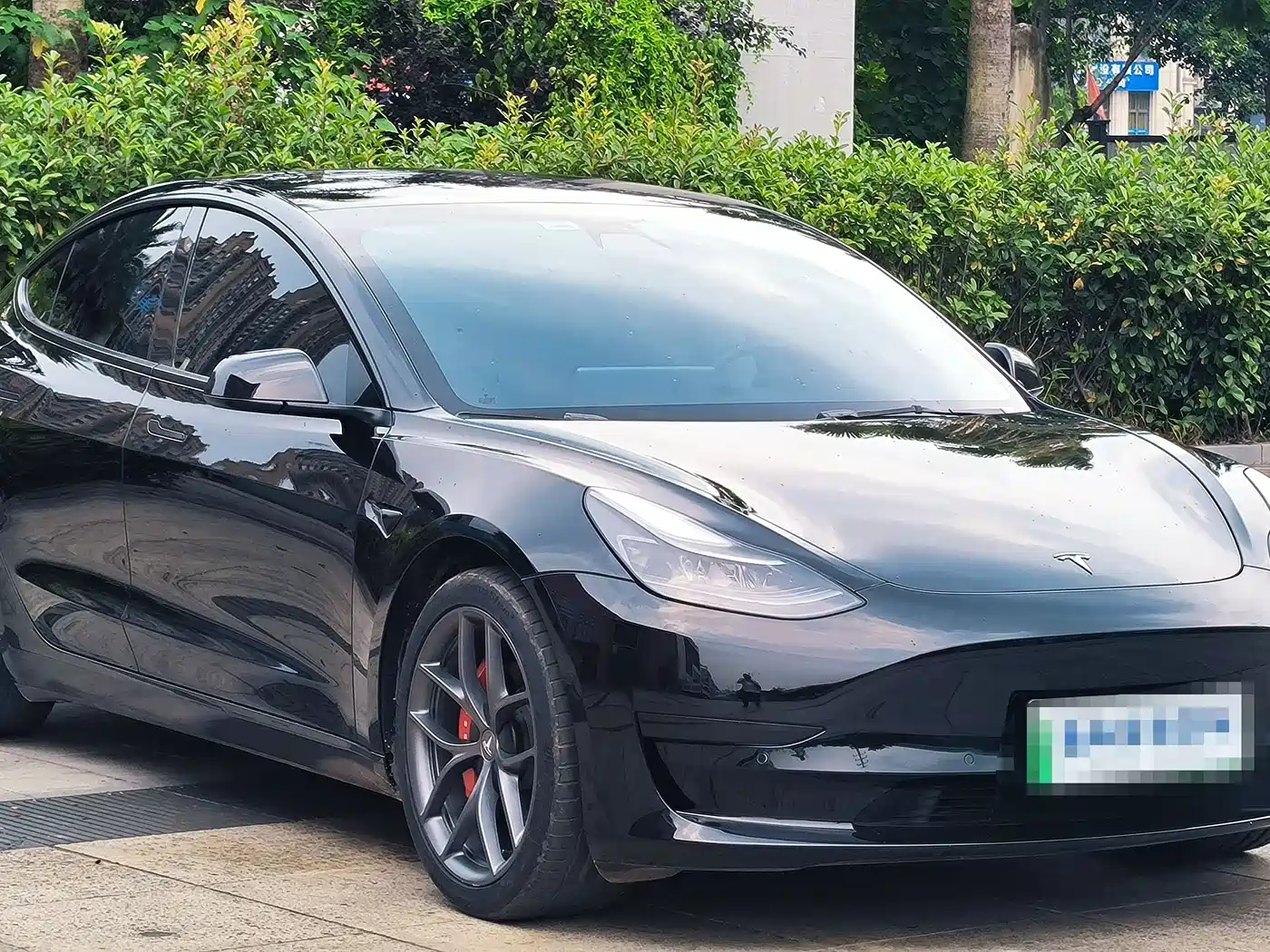 TESLA MODEL 3