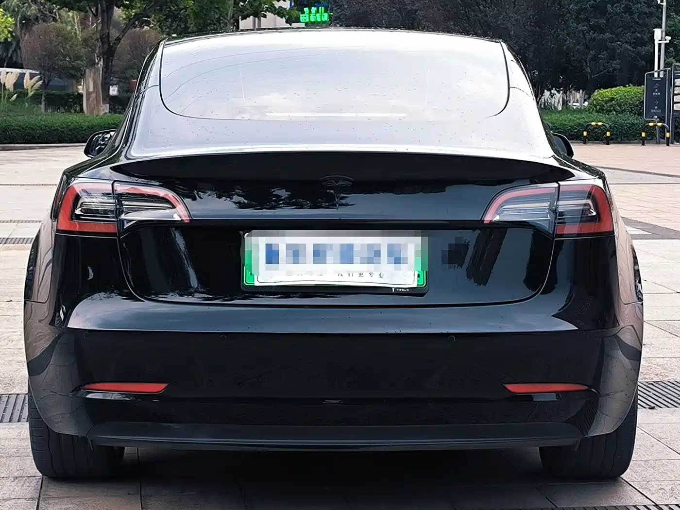 TESLA MODEL 3