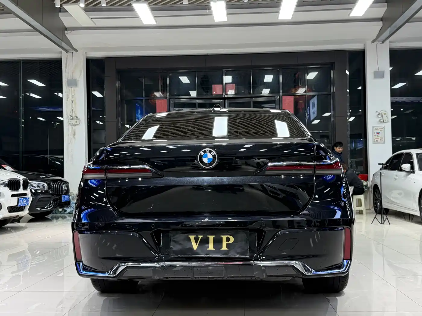 BMW 7 Series 2023 Model 735Li M Sport Package фото 8