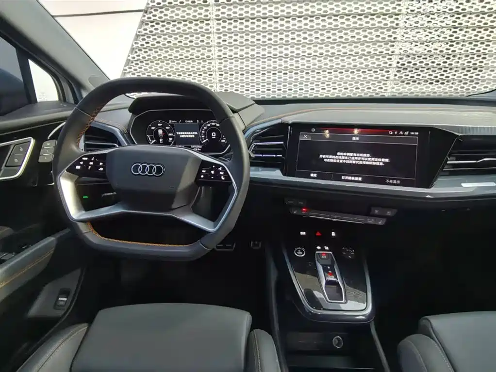 AUDI Q4 E TRON