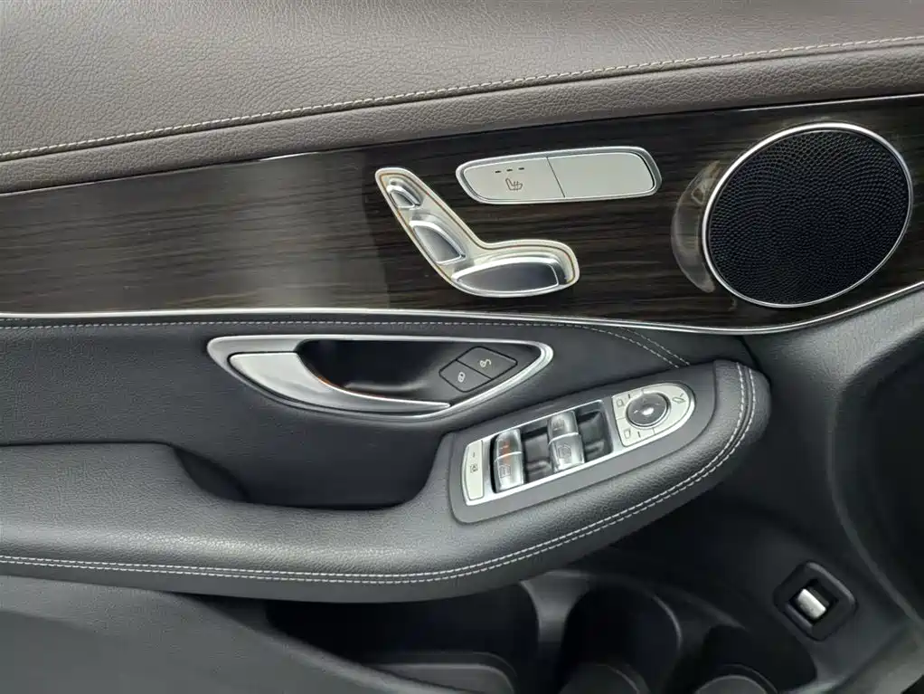 Mercedes-Benz GLC 2018 Facelift GLC 260 4MATIC Dynamic фото 6