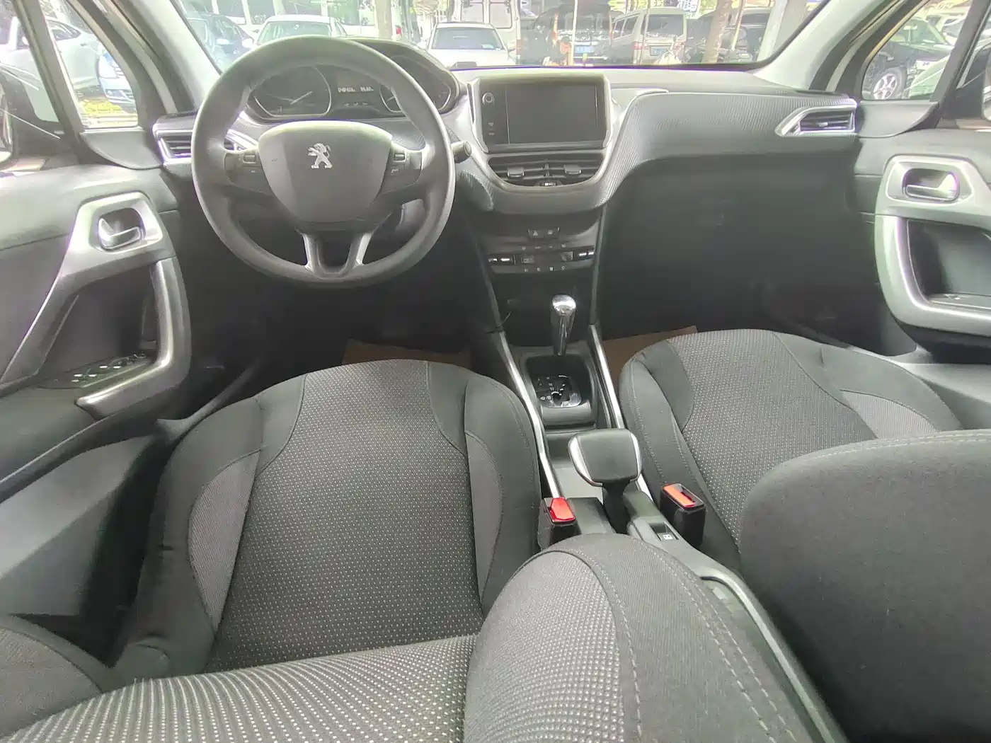 Peugeot 2008 2014 1.6L Automatic Fashion Edition фото 6