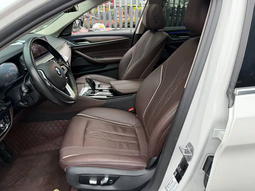 Photo 8 - BMW 5 Series