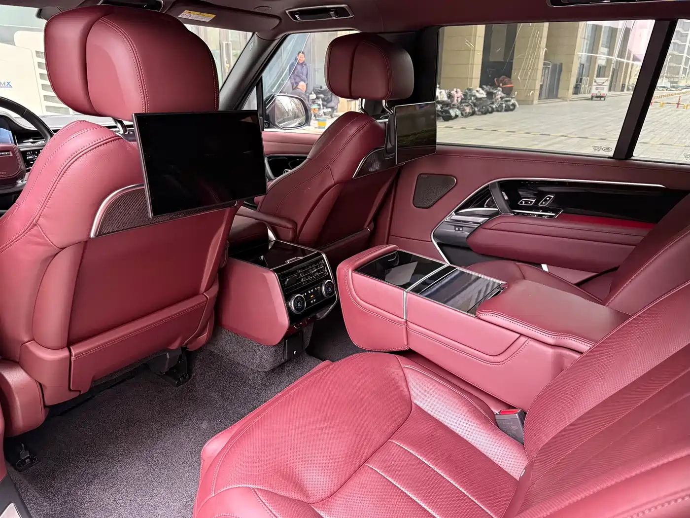 Land Rover Range Rover 2023 3.0 L6 400PS Exemplary Long Wheelbase фото 13