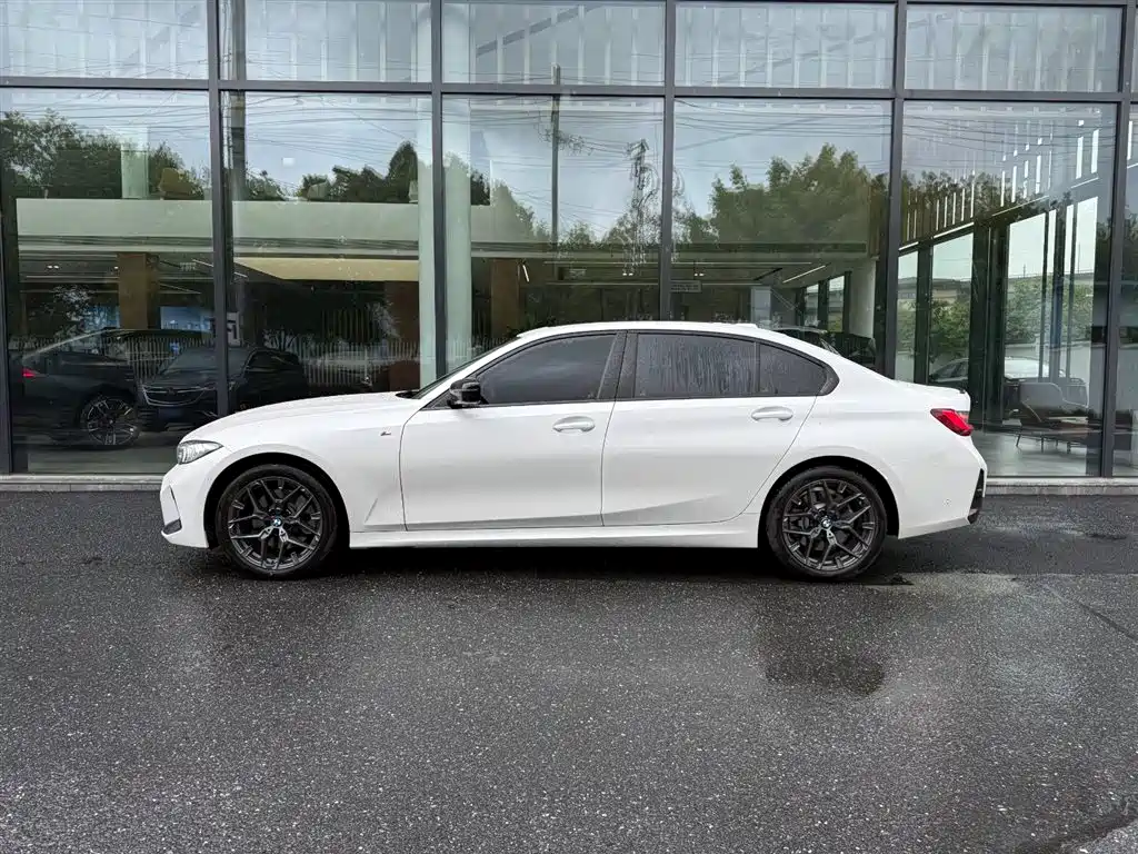 BMW 3 Series 2025 330Li M Sport Night Edition фото 2