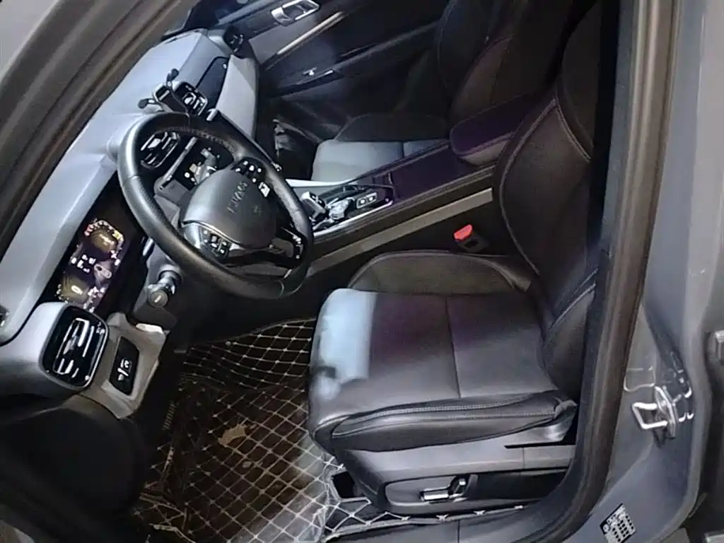 Lynk & Co 02 2021 1.5TD DCT 2WD Power Champion Edition фото 15