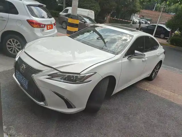 Lexus ES 2020 Model 300h Excellence Edition