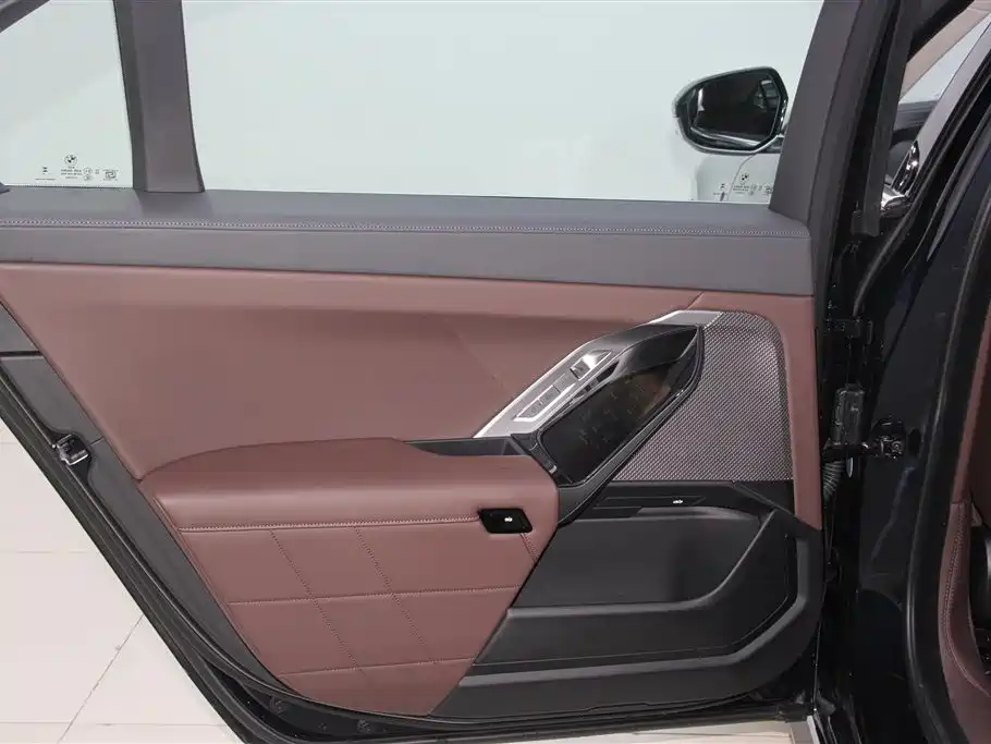 BMW 7 Series 2023 Model 740Li Leading M Sport Package фото 16