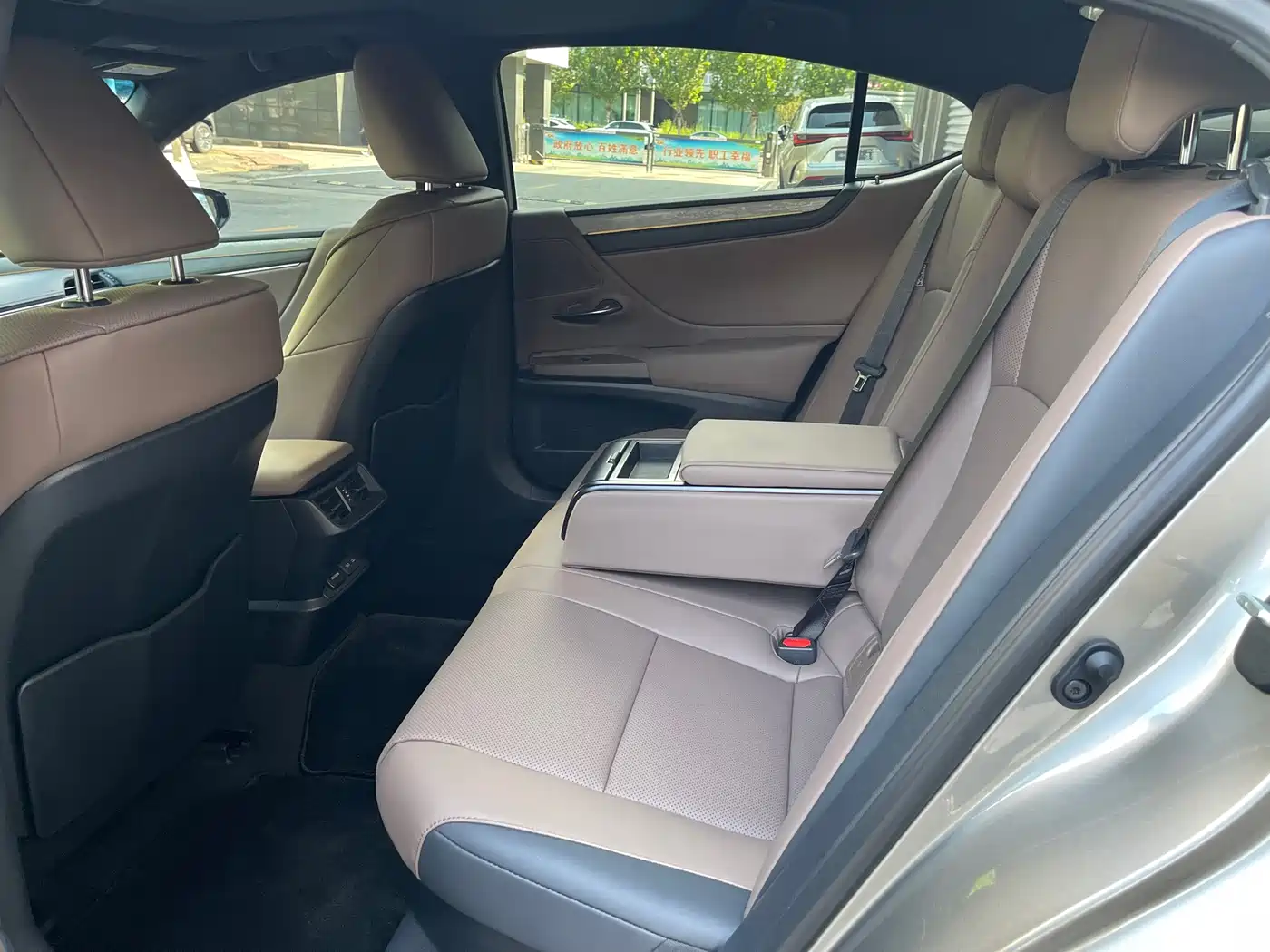 Lexus ES 2025 2025 300h Ultimate Edition