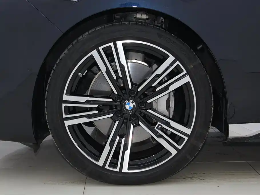 BMW 7 Series 2023 Model 740Li Leading M Sport Package фото 12